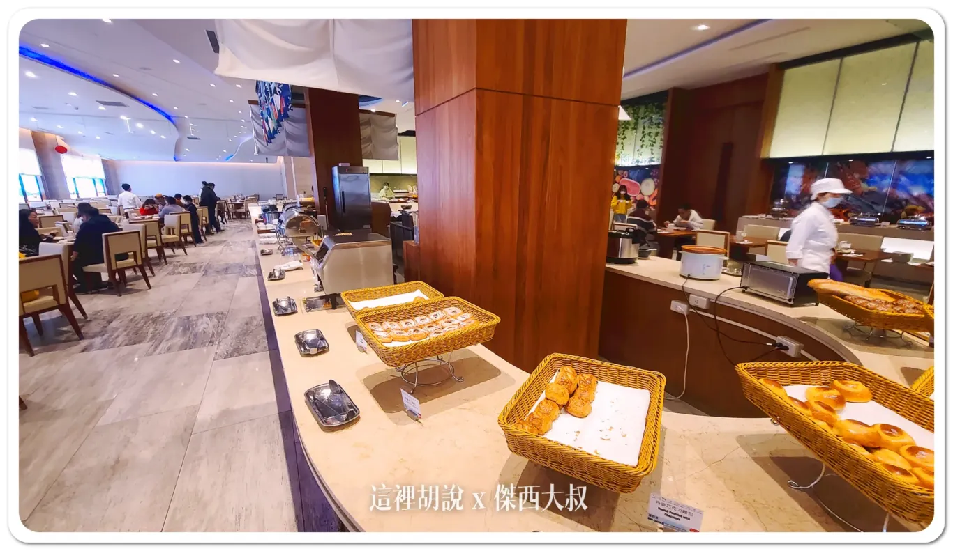 華信環台飛行 Day 4 飯店 澎湖福朋喜來登飯店 三訪 這次知道有BAR跟IRENT在樓下：早餐自助餐