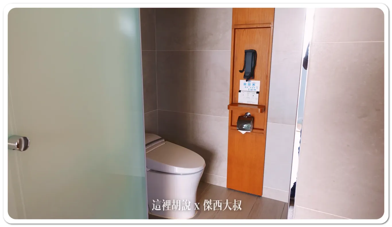 主臥衛浴的馬桶