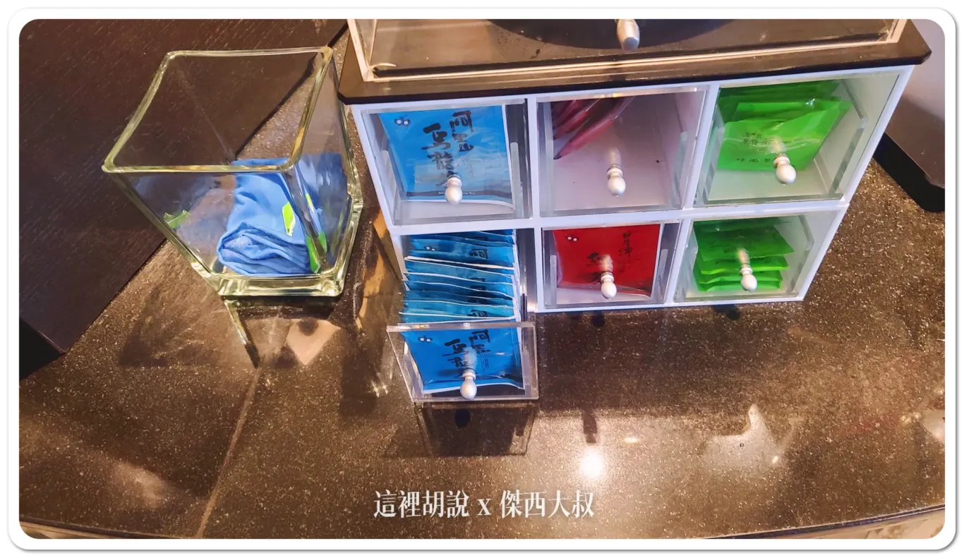華信環台飛行 Day 3 飯店 高雄漢來飯店  維護得非常好的高雄老字號飯店：自助餐廳
