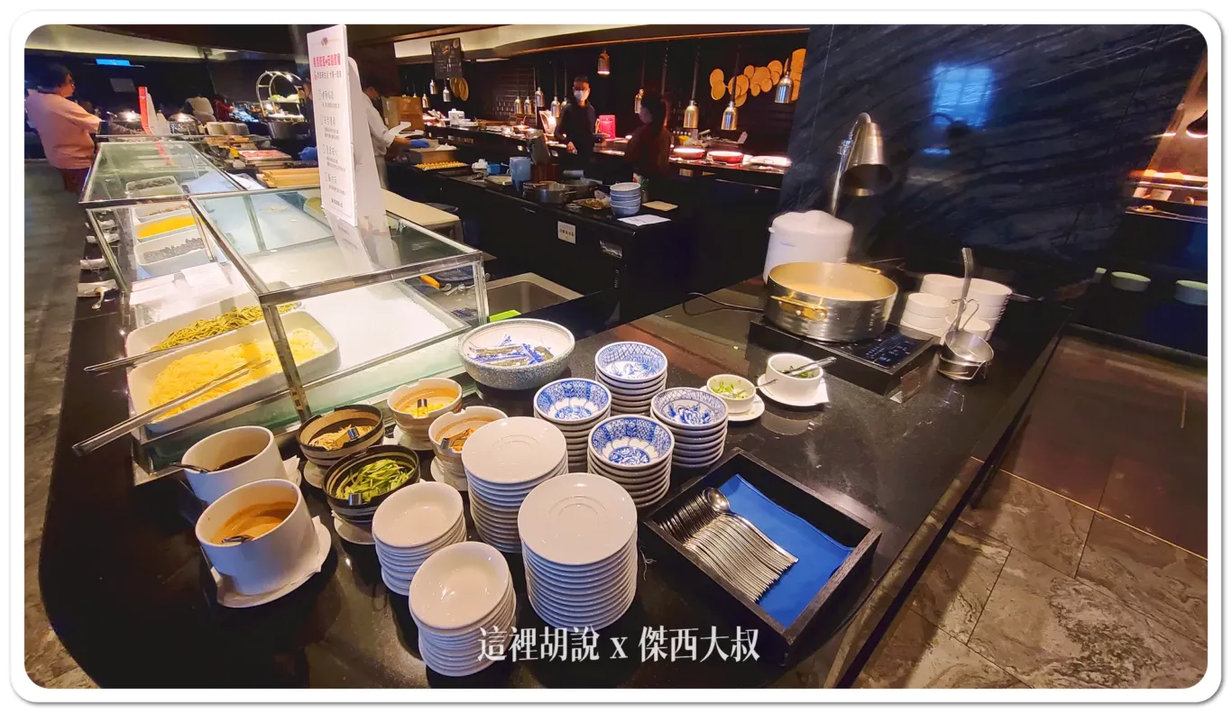 華信環台飛行 Day 3 飯店 高雄漢來飯店  維護得非常好的高雄老字號飯店：自助餐廳