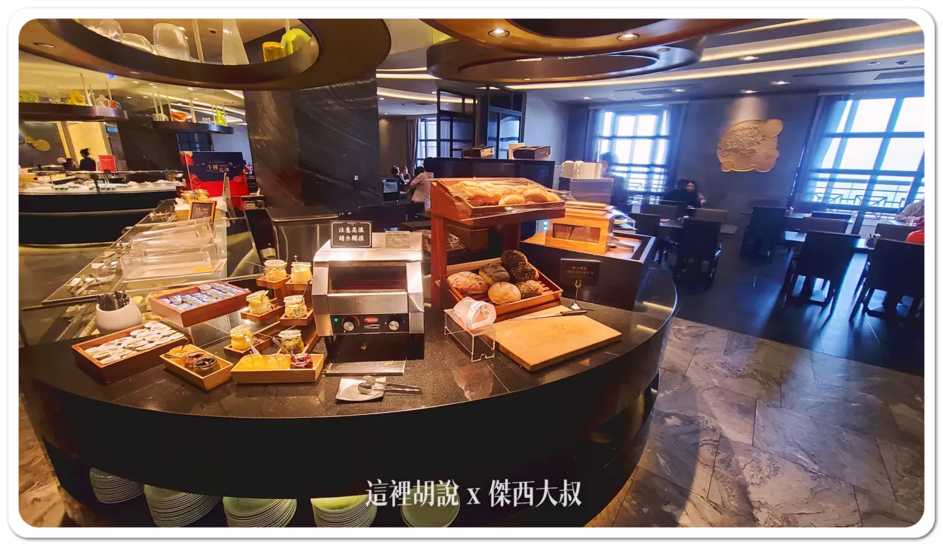 華信環台飛行 Day 3 飯店 高雄漢來飯店  維護得非常好的高雄老字號飯店：自助餐廳
