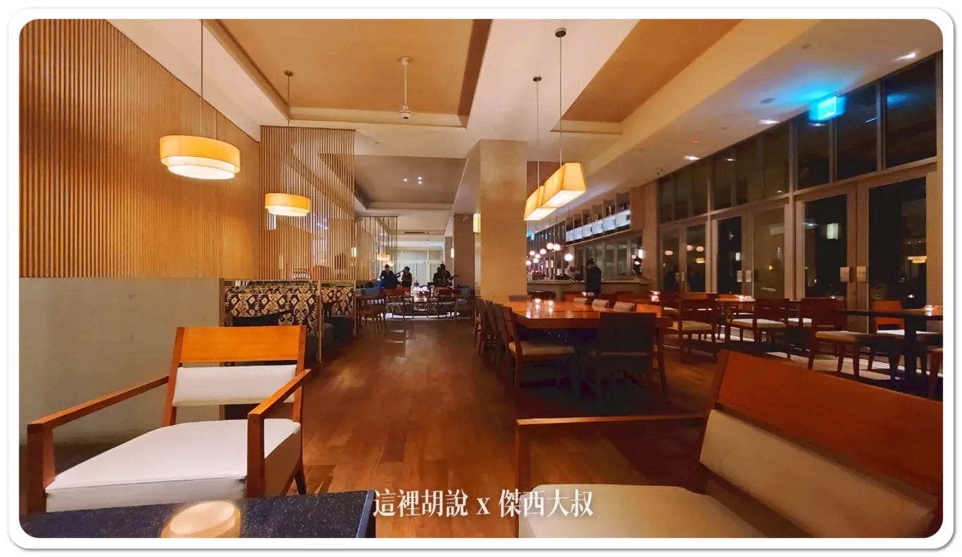 晚上的酒吧還有樂團演奏