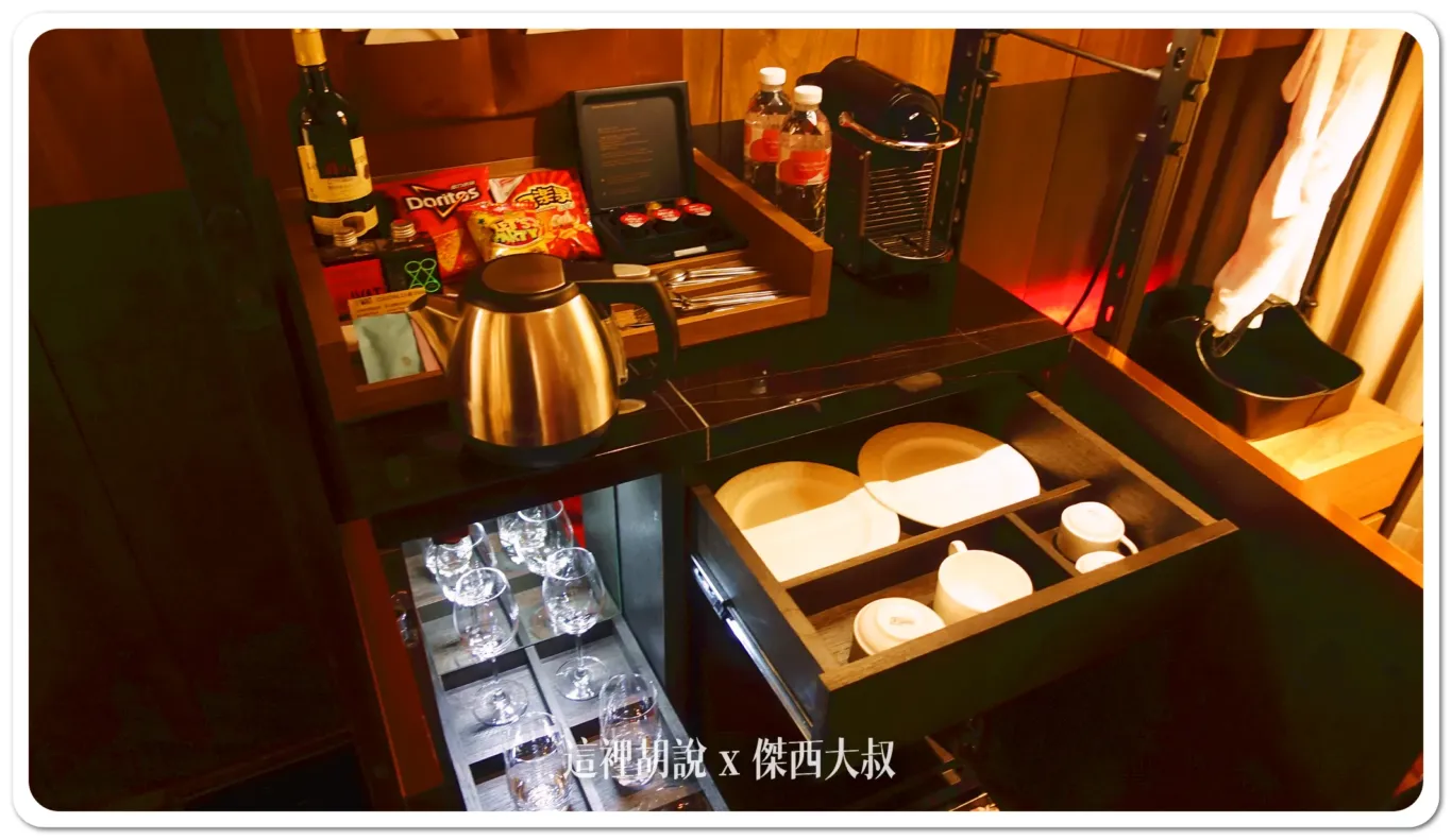 熱茶茶杯放在另外一個抽屜裏面一不小心就會錯過