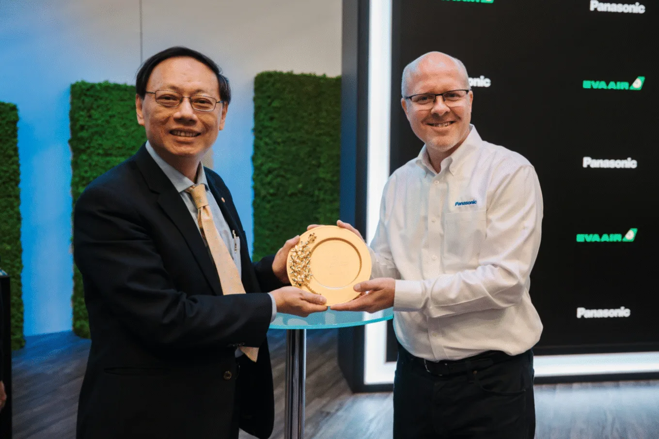 長榮航空與PANASONIC AVIONICS簽署新娛樂系統合約 A321終於要有娛樂系統了嗎？ - 這裡胡說 JL TALKS