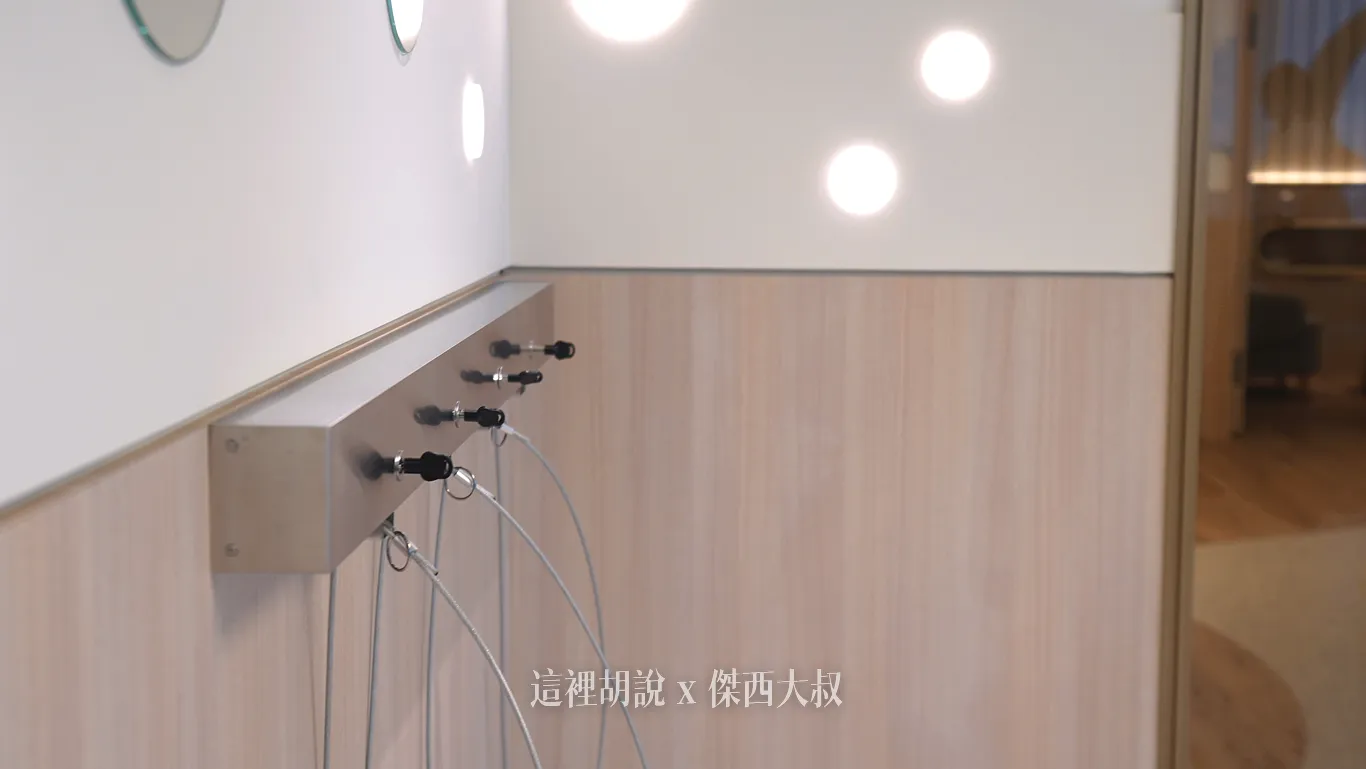 一旁還可以暫放行李,附上鎖頭 一旁還可以暫放行李,附上鎖頭