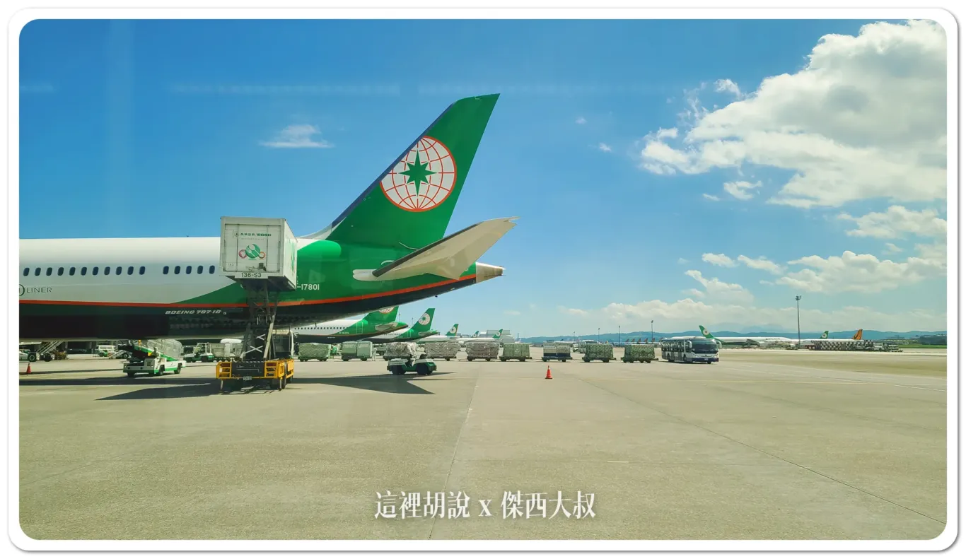 那些你會在飛機四周看到的車 機場各種地勤作業車輛 油.電.水.氣 各類運輸：餐勤車/航勤車