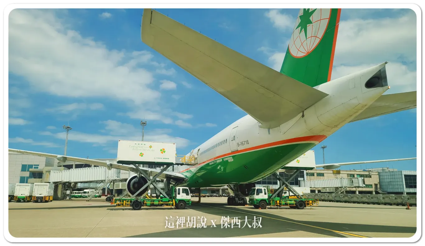 那些你會在飛機四周看到的車 機場各種地勤作業車輛 油.電.水.氣 各類運輸：餐勤車/航勤車