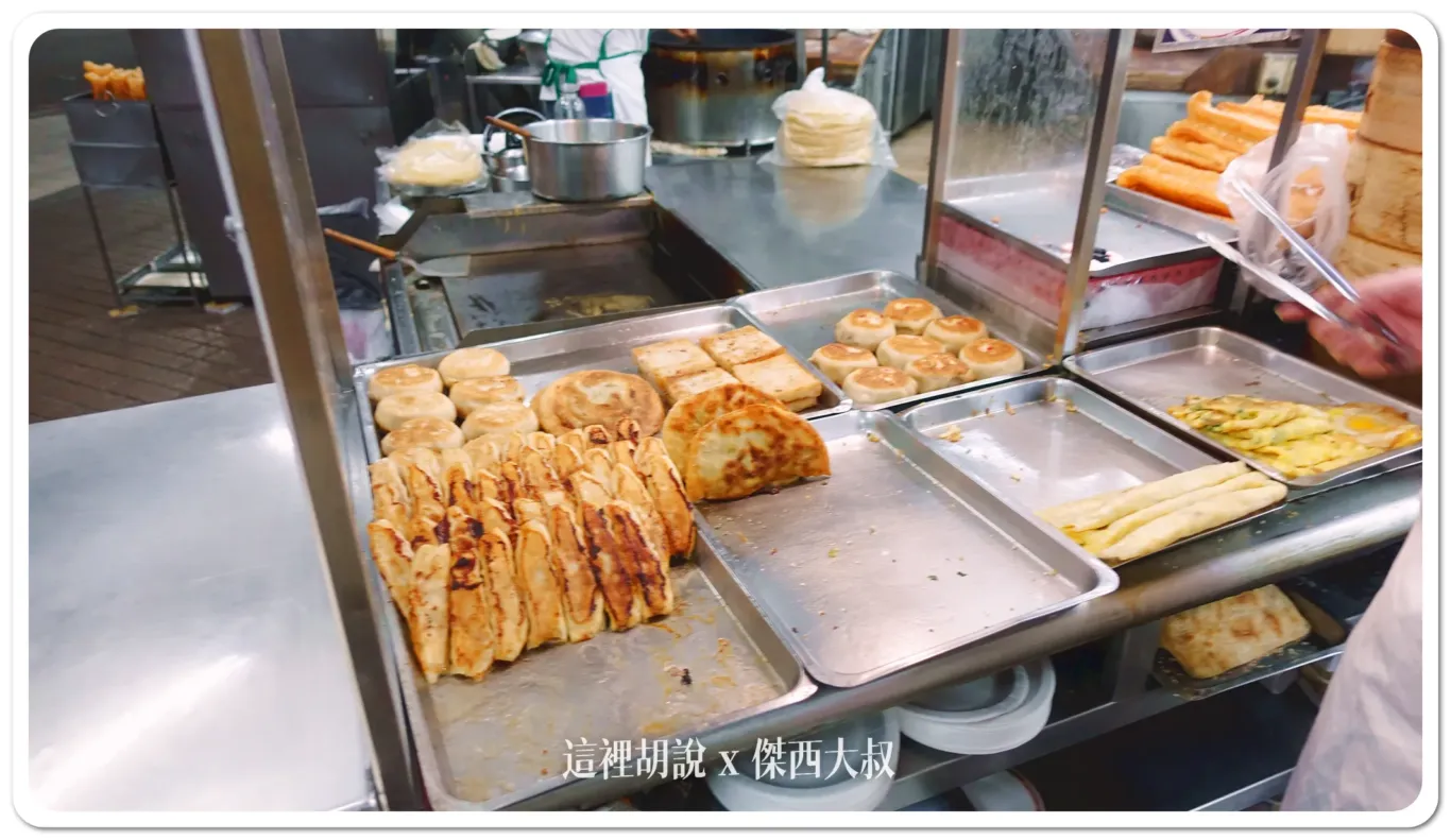 再疫情之後多加的棚架，這樣比較衛生