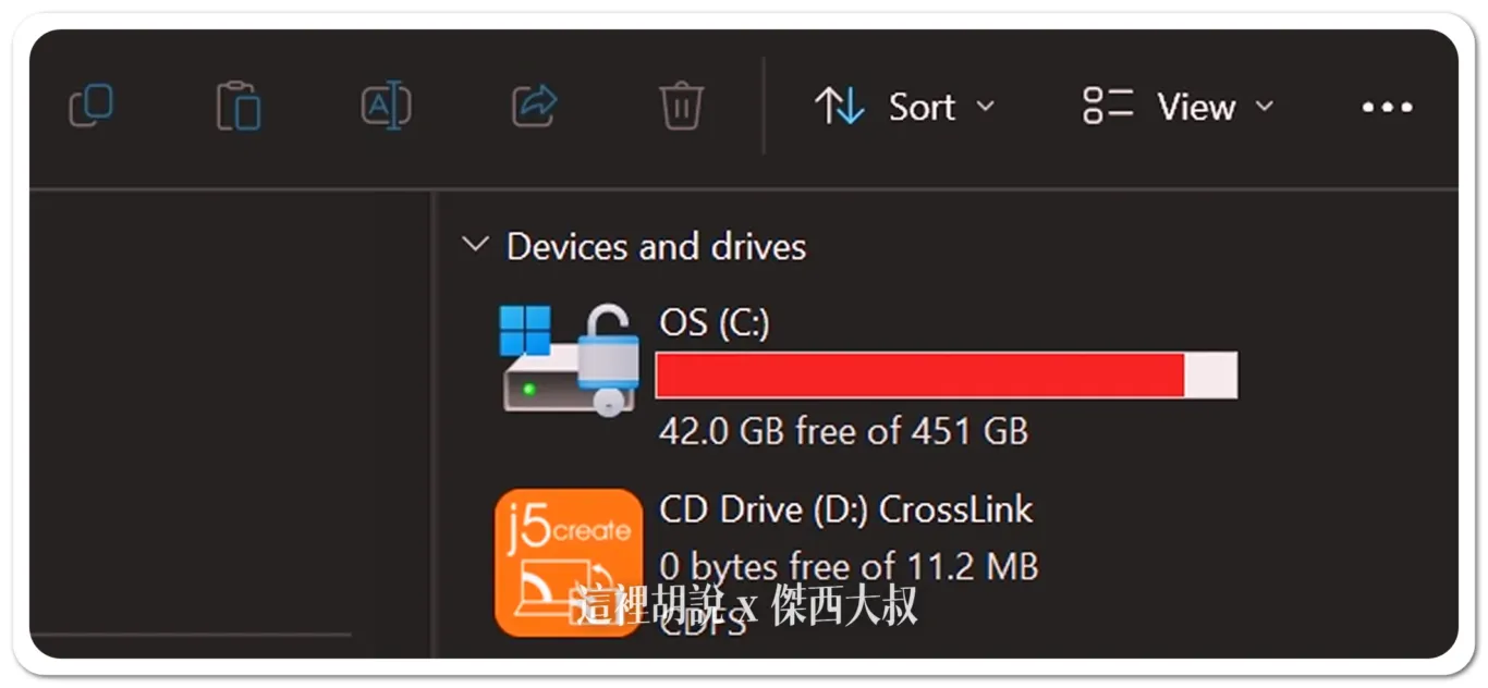 再插上電腦之後，會看到有多一個光碟機名稱是CROSSLINK裡面有電腦這邊需要用到的安裝程式也可以直接到官方網站下載一樣的驅動程式