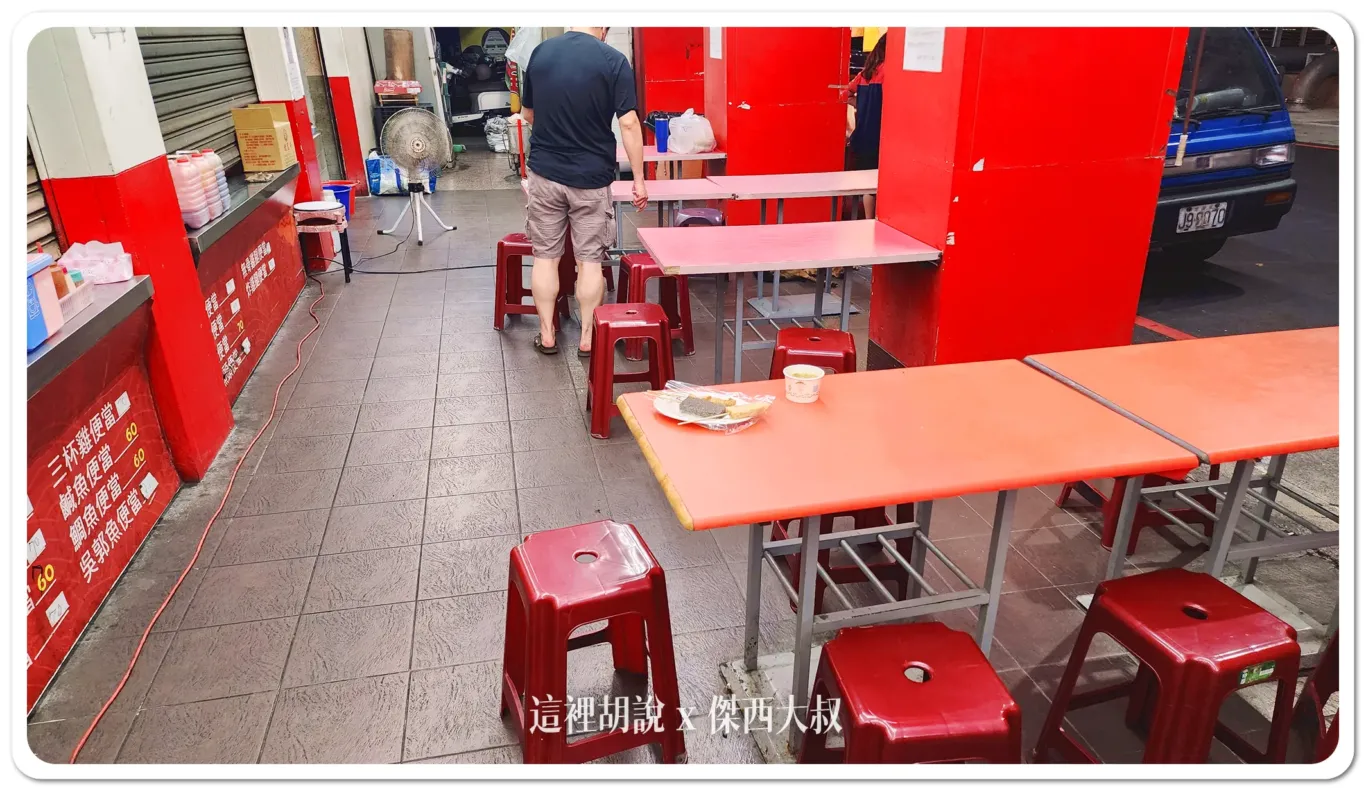 用餐的桌子沿用自助餐提供 用餐的桌子沿用自助餐提供