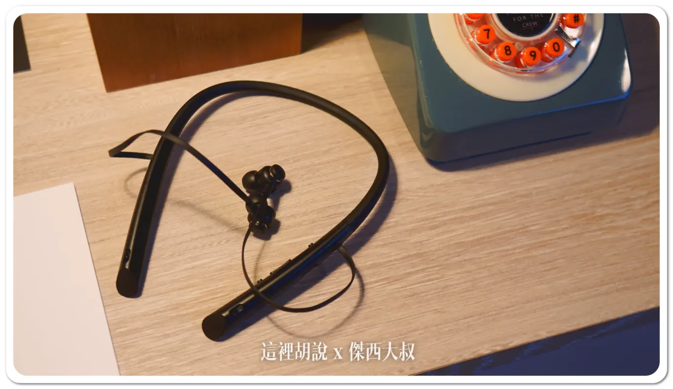 忘了帶底座這樣放在一旁也沒關係