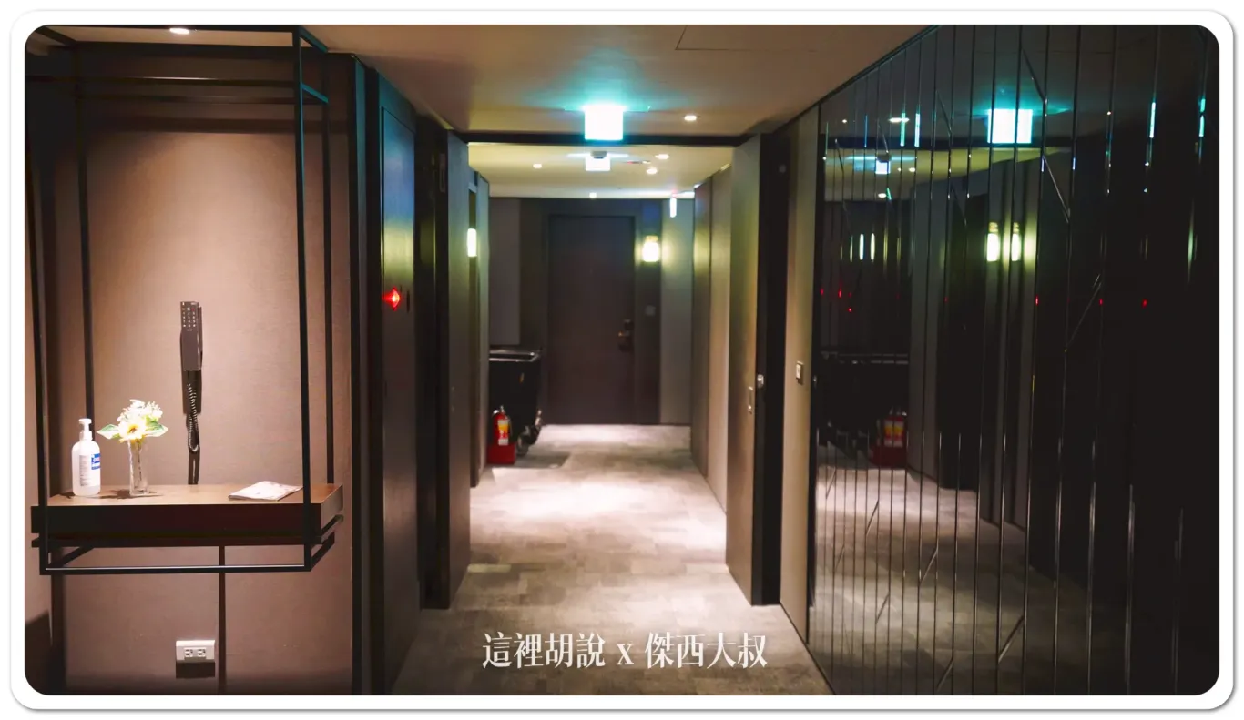房間外的走廊