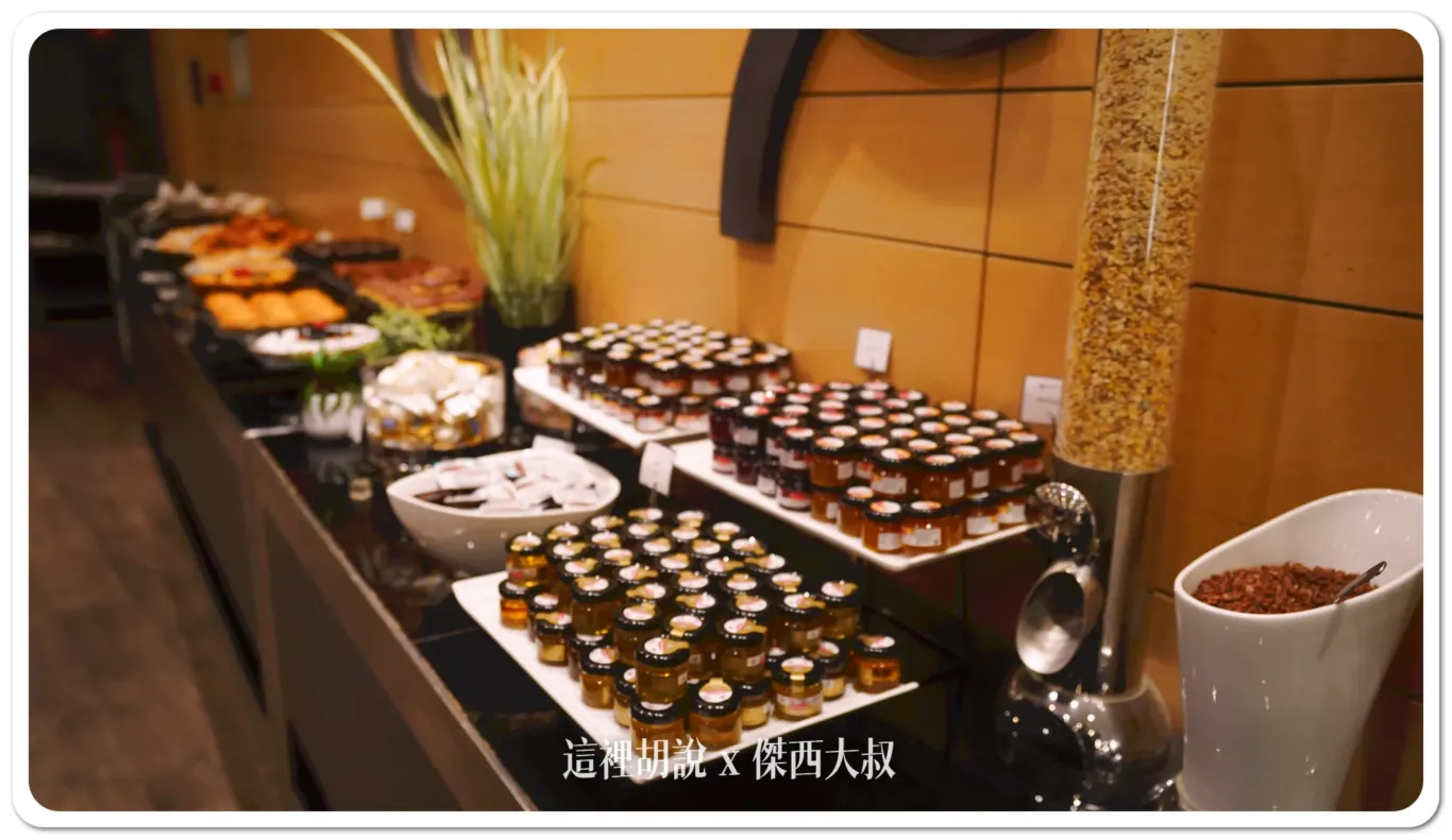 給的是這種玻璃瓶的小果醬