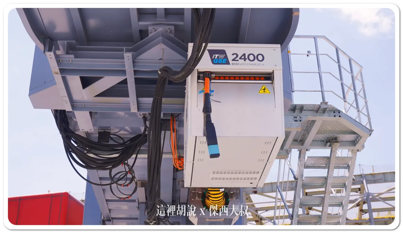 橋電設備則是同廠牌的 ITW GSE 2400提供飛機使用的400 Hz / 28VDC電力