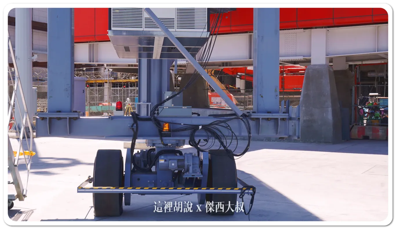 空橋底部的移動輪體跟結構