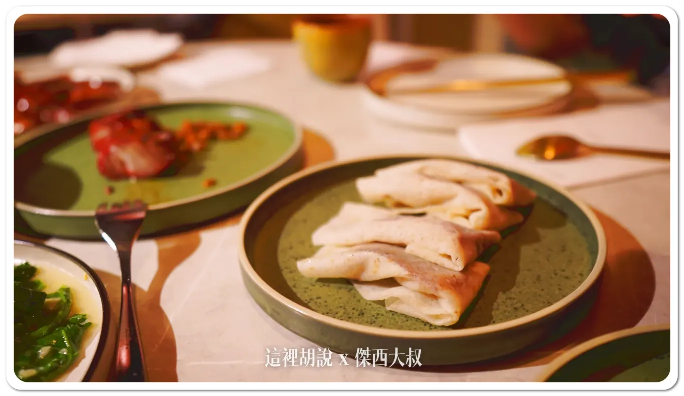 由工作人員包好的跳舞片皮鴨