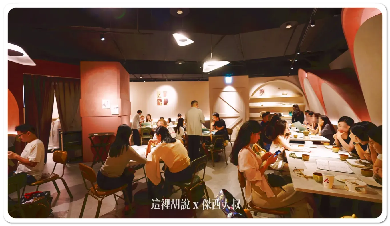 跟之前相比我覺得他們有額外多加了幾張桌