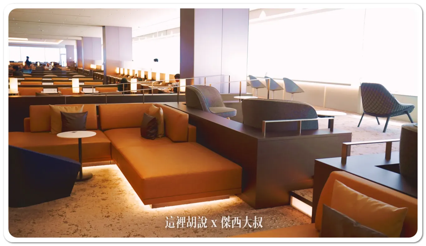 一旁還有保留殘障坡道 一旁還有保留殘障坡道