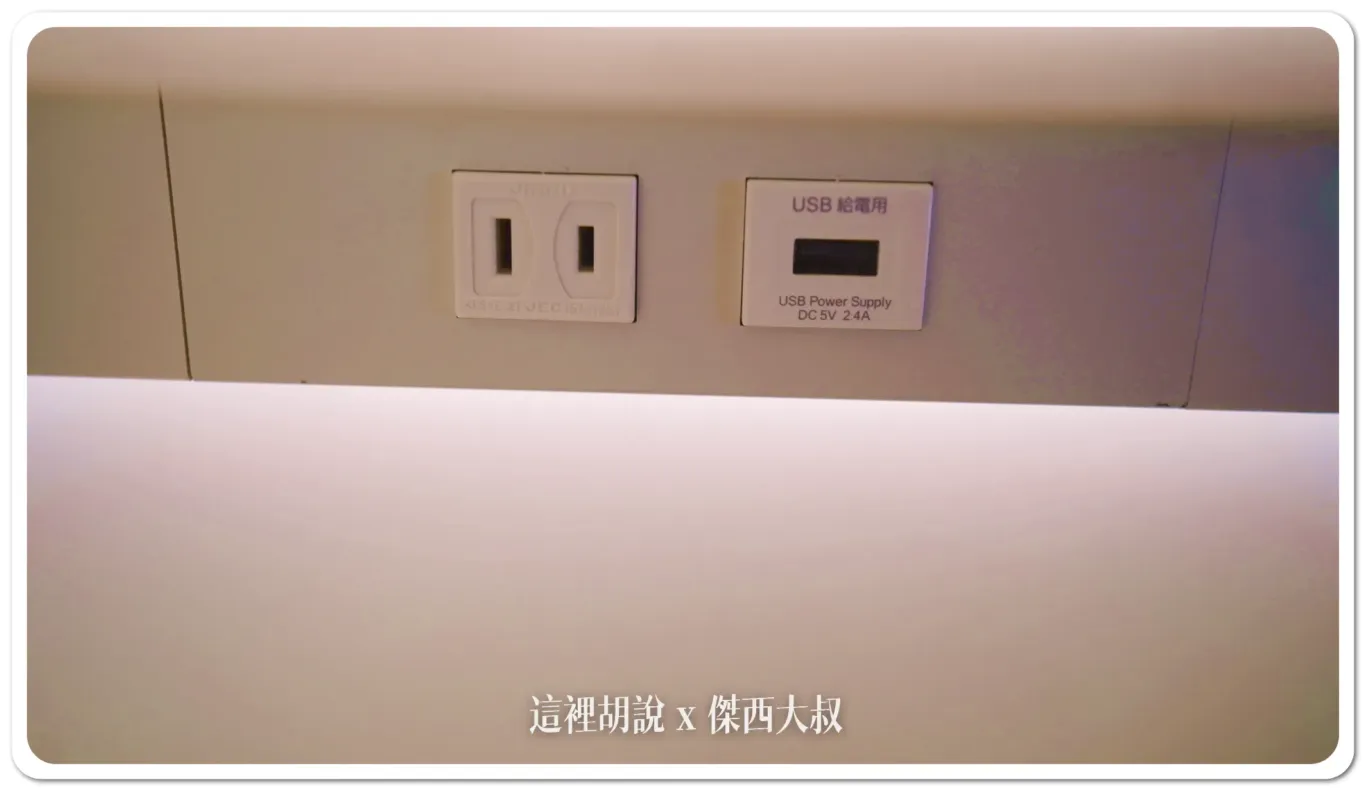 一個插頭以及一個TYPE A的USB孔 一個插頭以及一個TYPE A的USB孔