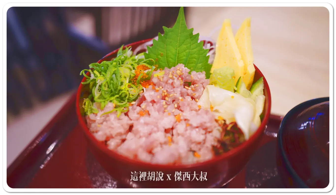 吃起來就是美食街的水準，沒有到難吃，因為價位並沒有很高 1680日幣你要認真筆的話，羽田機場花園內的壽司店還有泉天空之湯的好吃等度都比他高