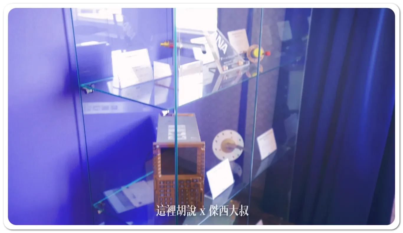 下面這排放置的就是飛行電腦以及皮托管外部組件