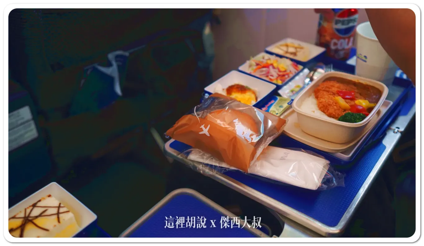 偷偷拍隔壁的餐點