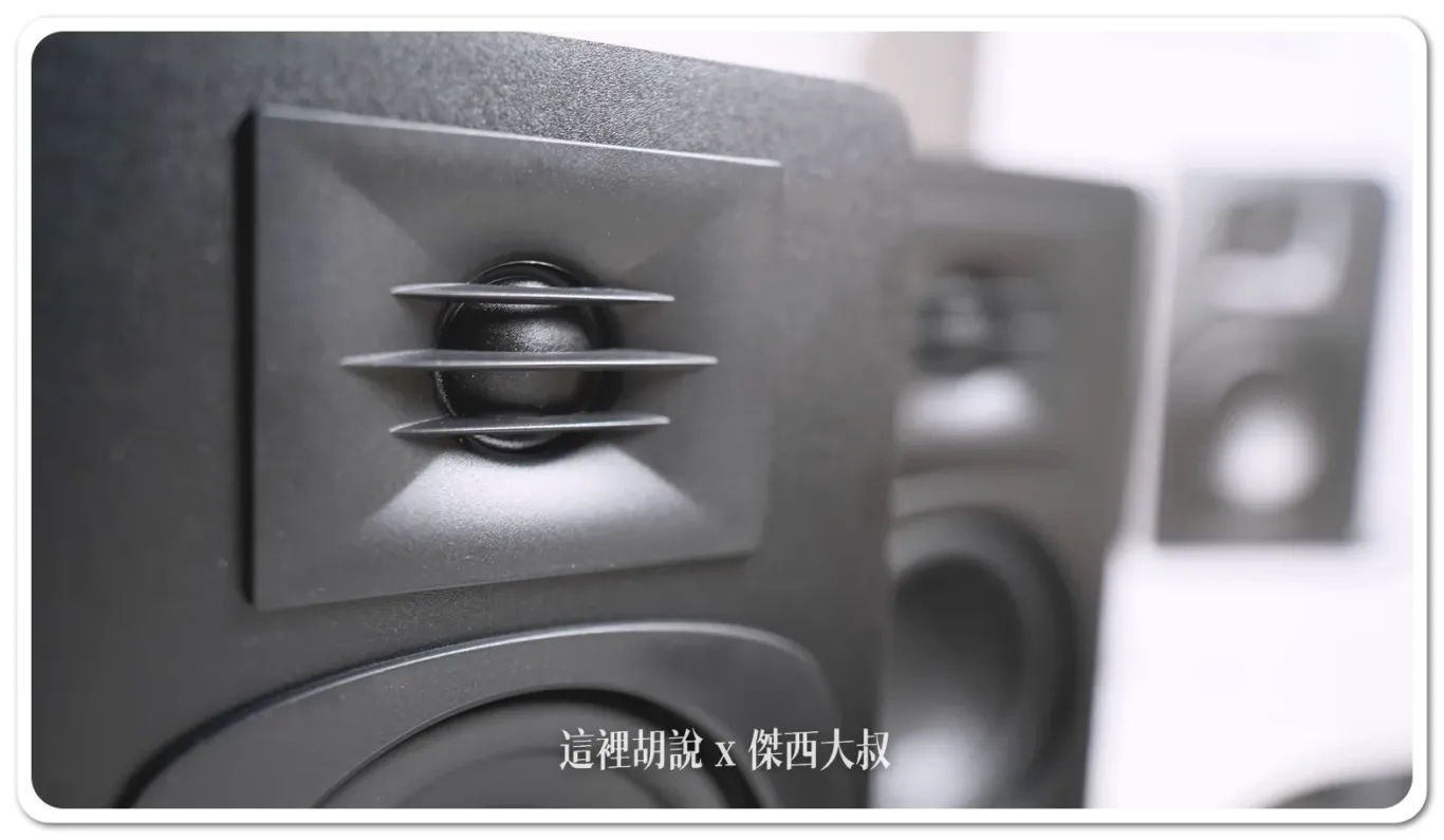 鐵三角 監聽等級藍牙喇叭 AT-SP3X 書本大小.雙裝置連線：高低音單體