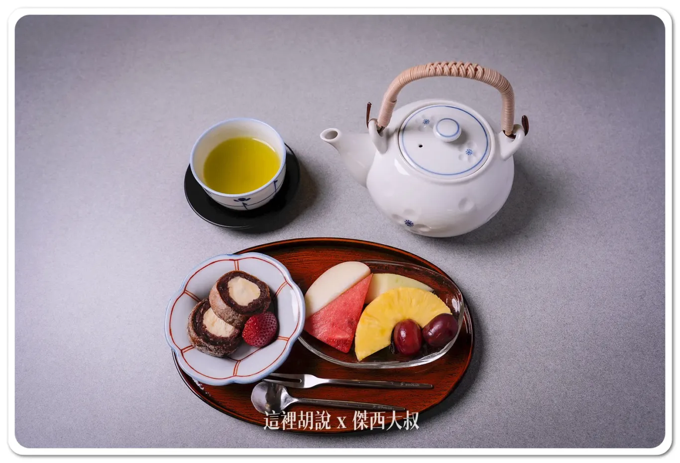 商務艙精緻茶點包含「風乾秋柿」、「小倉紅豆」、「奶油乳酪」 商務艙精緻茶點包含「風乾秋柿」、「小倉紅豆」、「奶油乳酪」