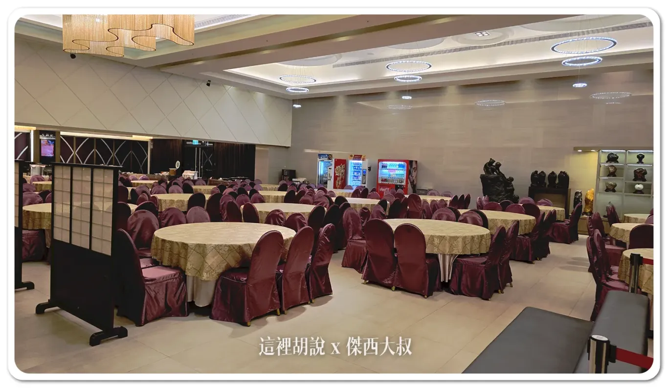 大廳同時是早餐用餐的地方,以自助餐的方式提供餐點 大廳同時是早餐用餐的地方,以自助餐的方式提供餐點