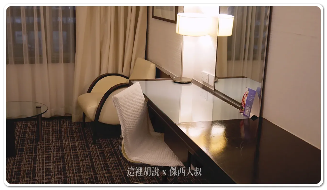 從桌子就可以看的出來斑駁的歷史 從桌子就可以看的出來斑駁的歷史