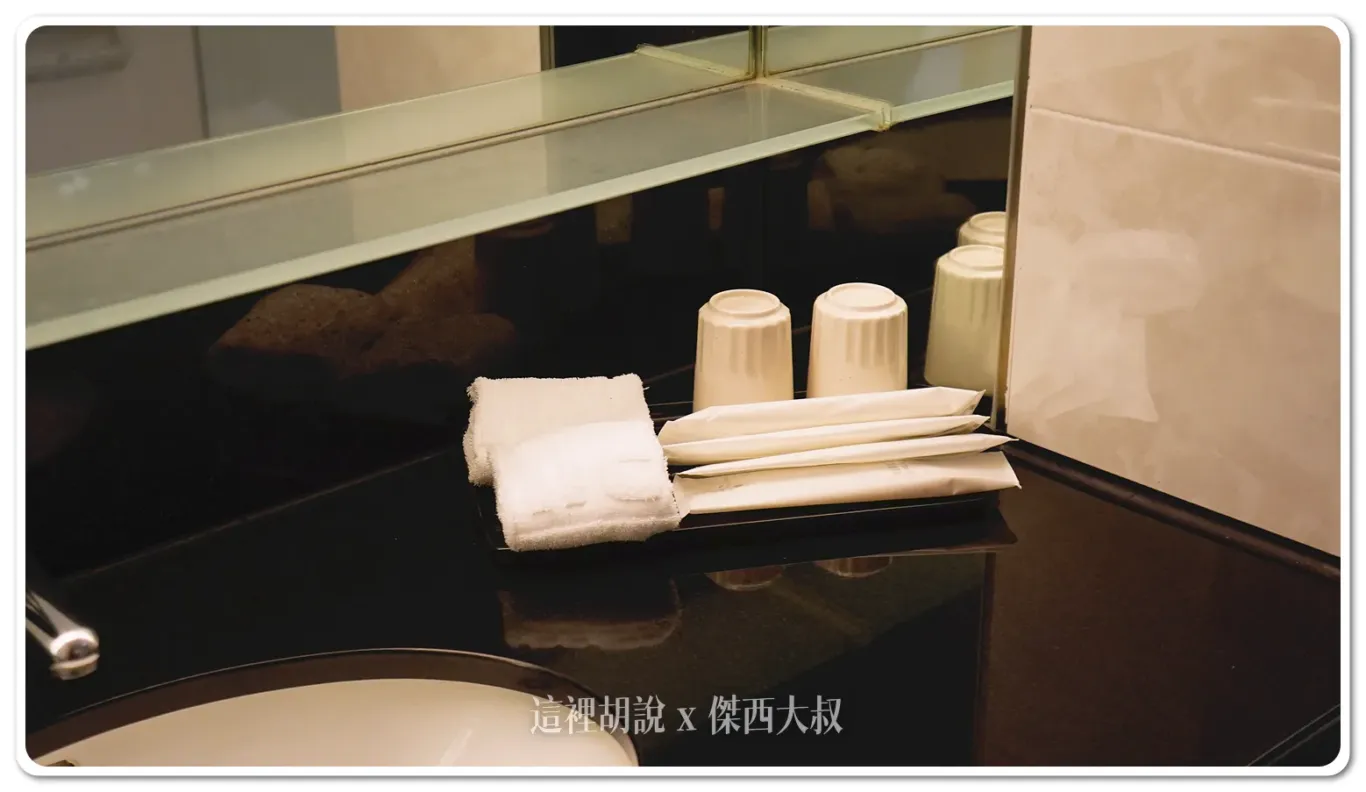 睡在機場:香港機場富豪機場酒店 走路5分鐘天橋直通:富豪機場酒店:寫字桌 睡在機場:香港機場富豪機場酒店 走路5分鐘天橋直通:富豪機場酒店:寫字桌