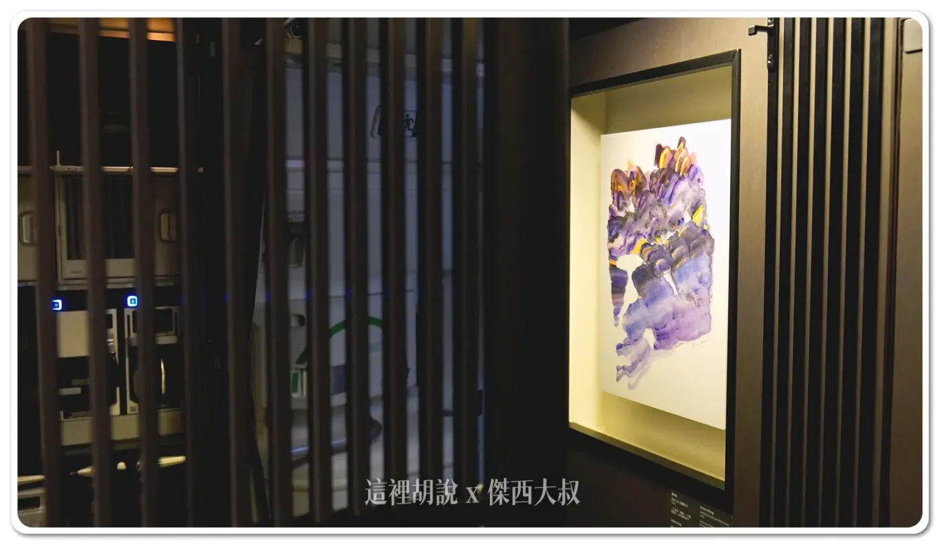 在機身編號B-KPO的飛機的這一幅作品是由全球首位人工智能水墨藝術家 A.I. Gemini,它根據其創造者黃宏達輸入的數據,以優雅精準的筆觸作畫。作品名稱:Paramita系列。瞭解這個畫家的更多故事。 在機身編號B-KPO的飛機的這一幅作品是由全球首位人工智能水墨藝術家 A.I. Gemini,它根據其創造者黃宏達輸入的數據,以優雅精準的筆觸作畫。作品名稱:Paramita系列。瞭解這個畫家的更多故事。