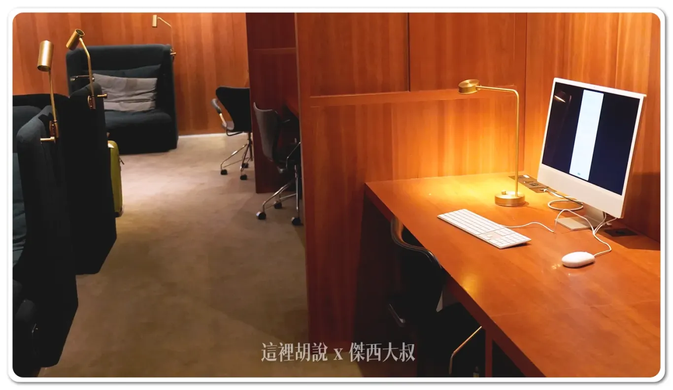 需要辦公的朋友也有提供電腦以及寫字桌，方便辦公，很貼心的提供MAC跟WINDOWS的電腦