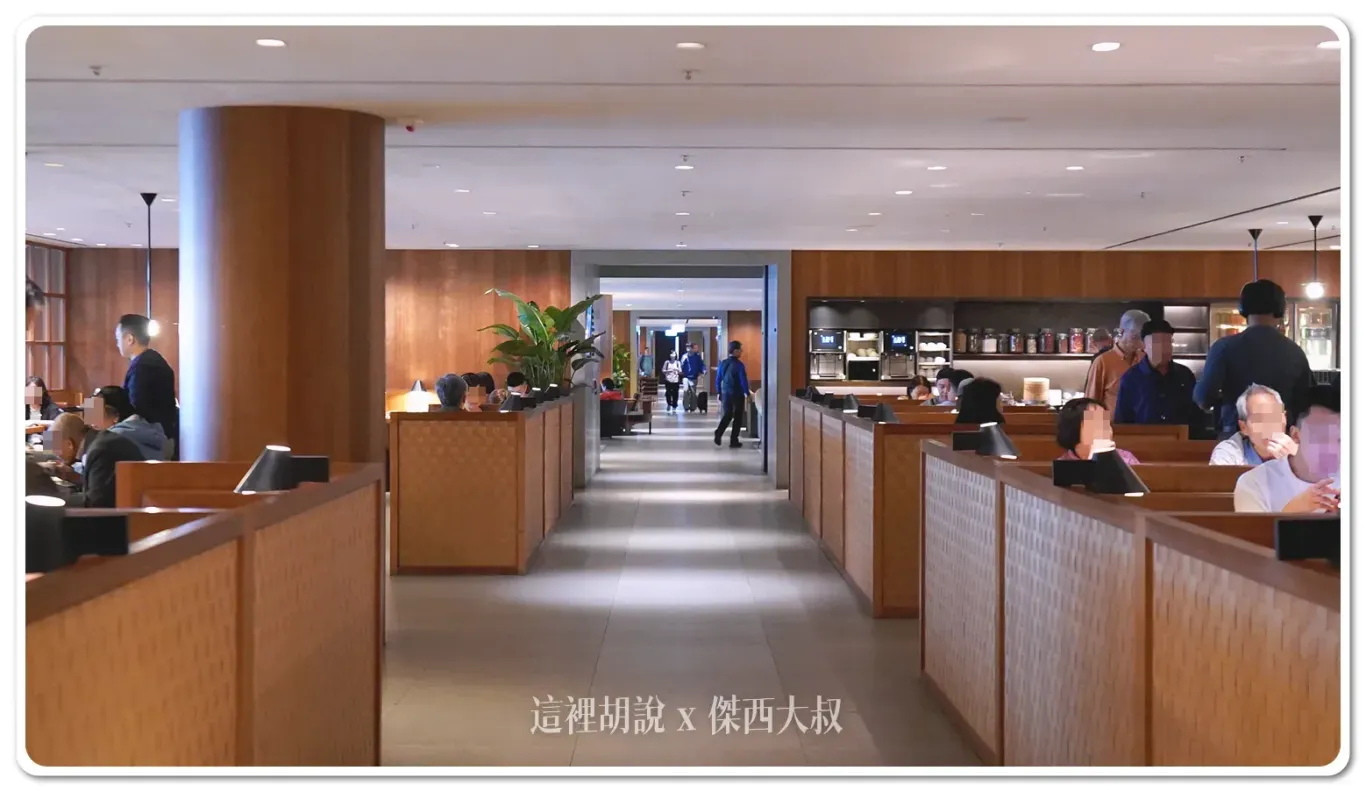 因為剛好是在用餐的時間，整個空間非常的熱鬧