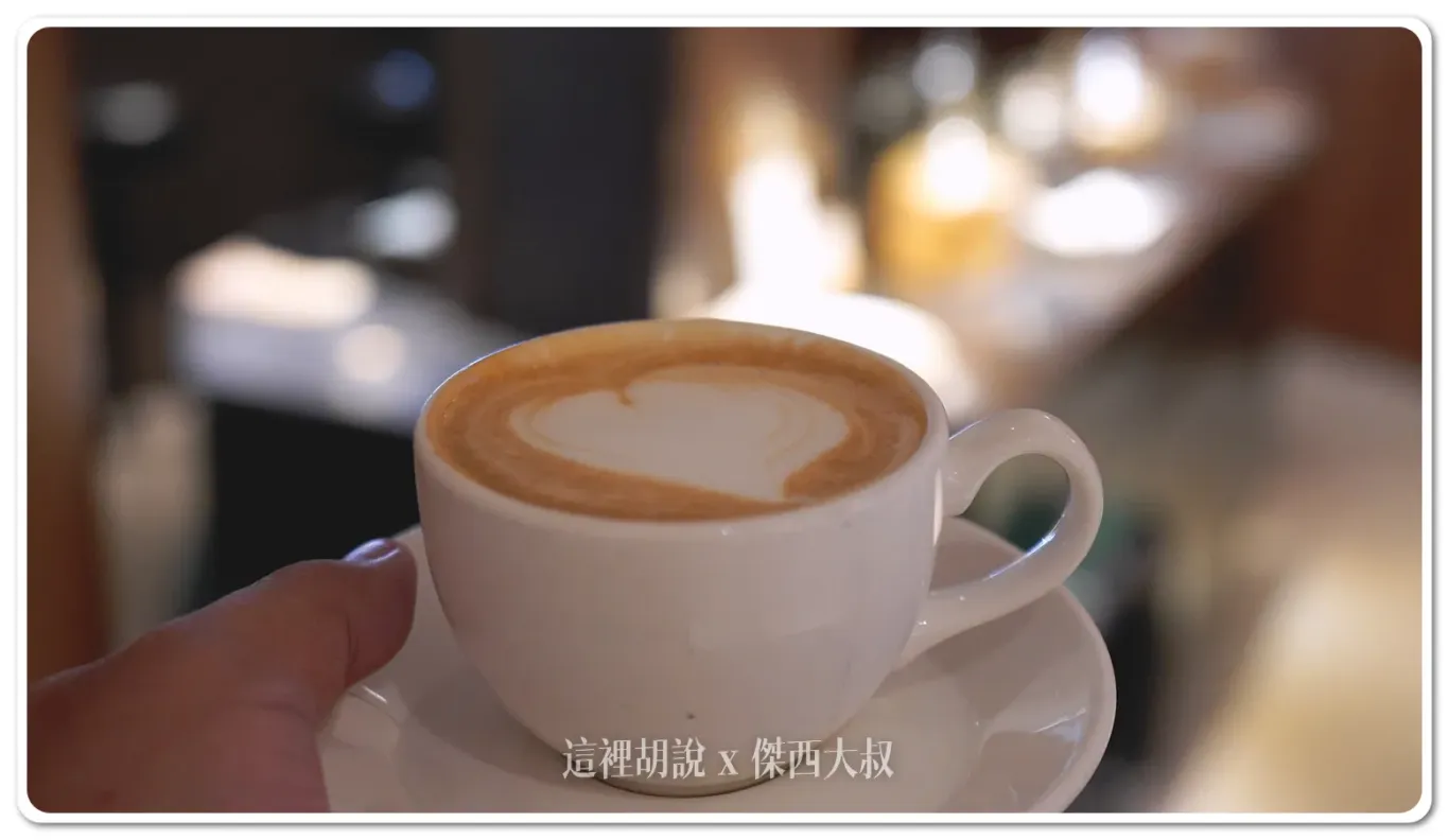 還小小的幫我拉了一下花