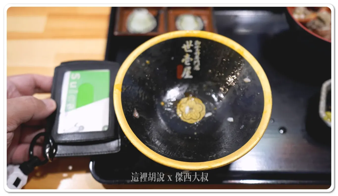 這個碗真的沒有很大,拿西瓜卡來當比例尺 這個碗真的沒有很大,拿西瓜卡來當比例尺