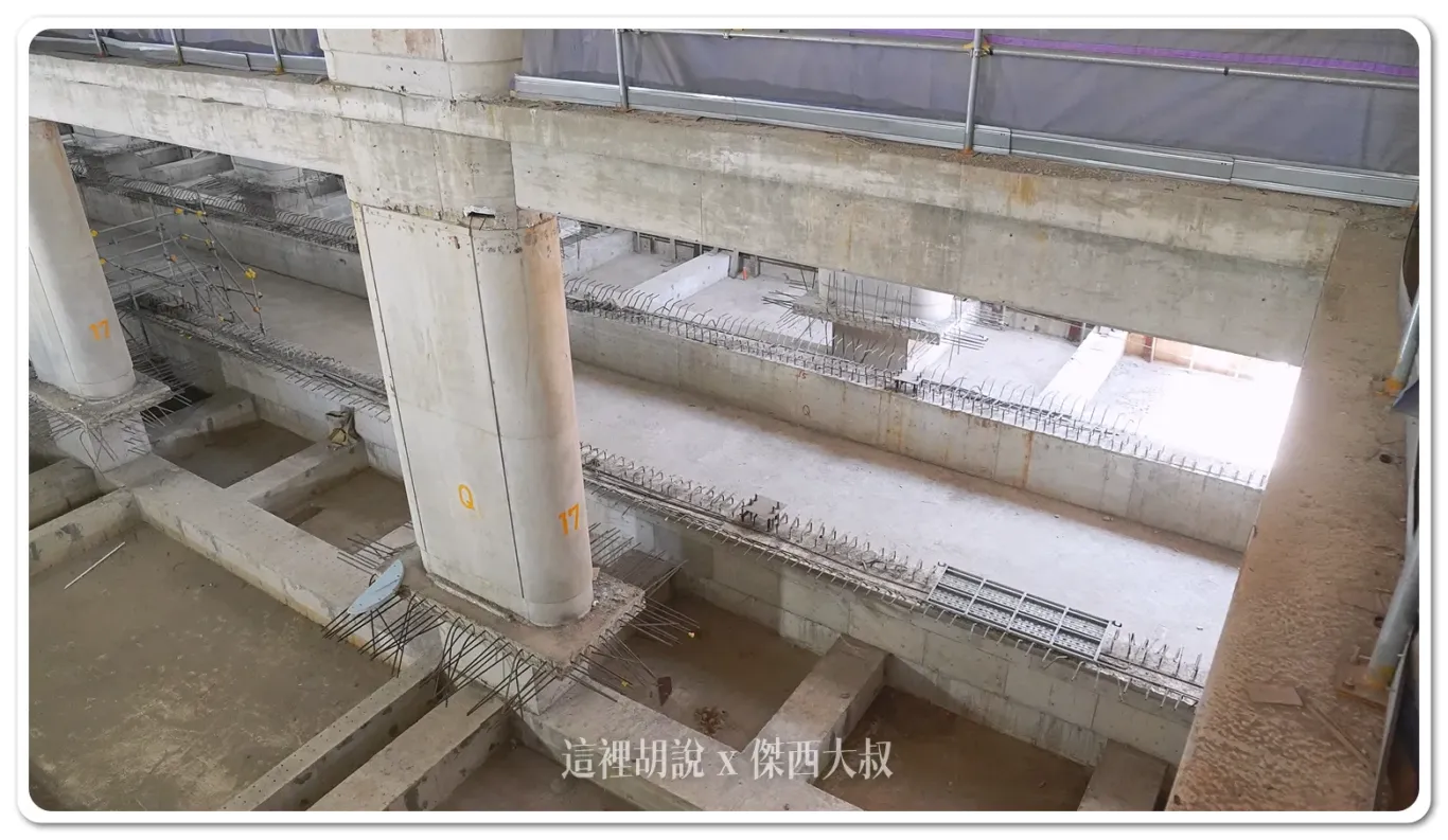 目前已經確定不會使用原來的電車系統，而是改採無人電動巴士行駛這就會是他的軌道