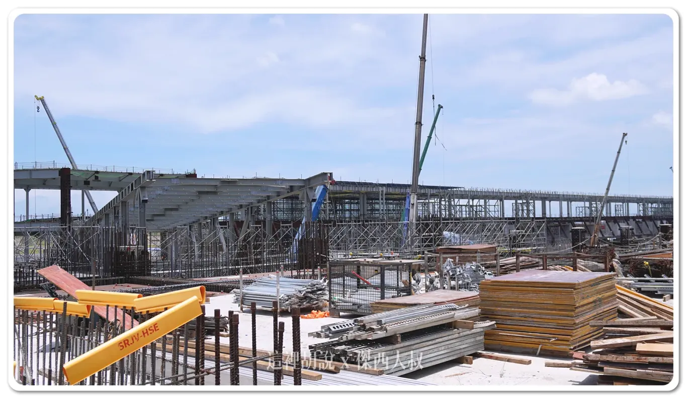 桃園機場第三航廈本體建築 吊掛當中的雲頂天花 2024-07 歷史記錄：北廊廳