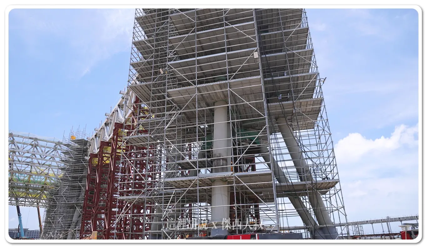 桃園機場第三航廈本體建築 吊掛當中的雲頂天花 2024-07 歷史記錄：北廊廳