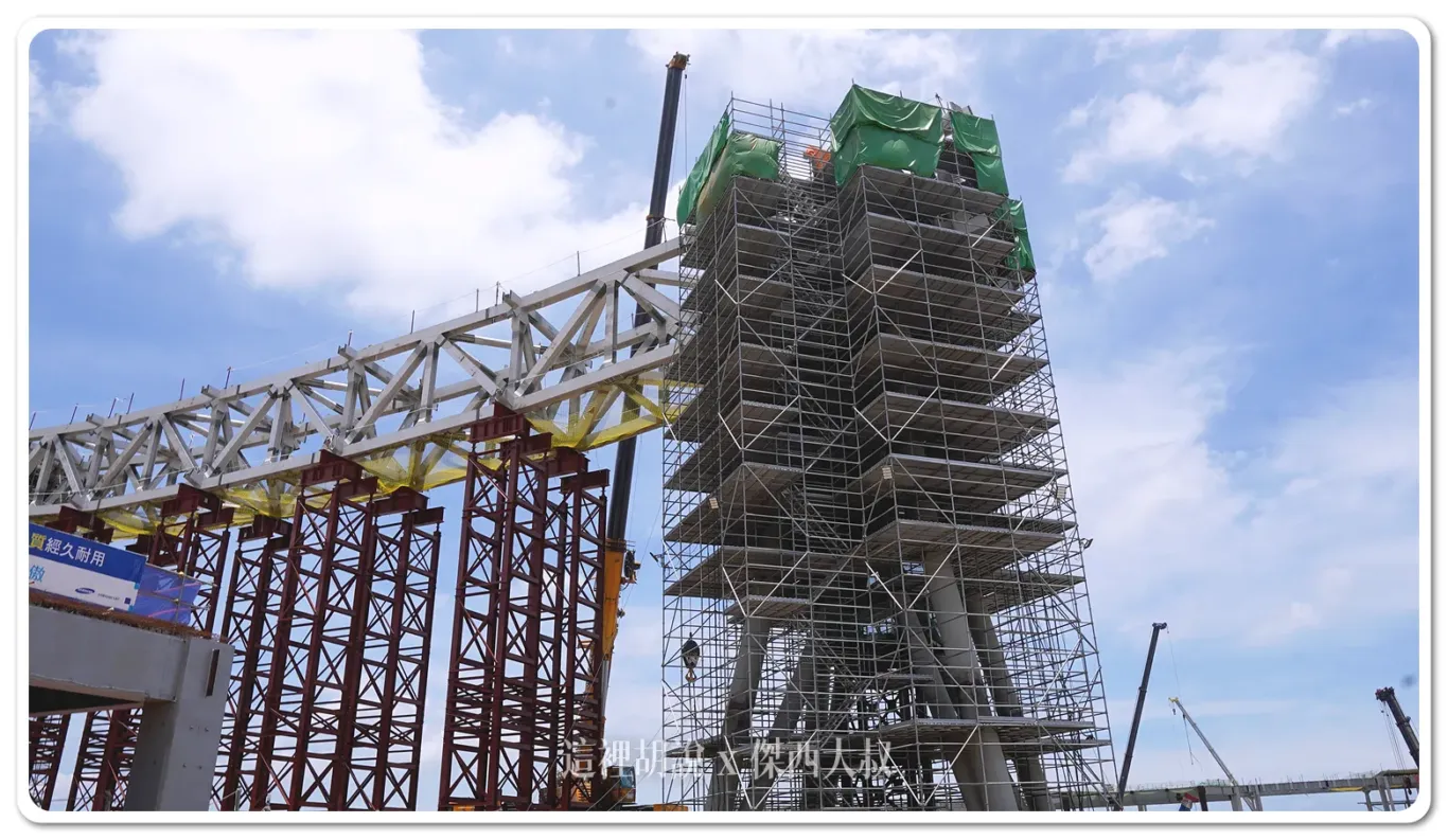 桃園機場第三航廈本體建築 吊掛當中的雲頂天花 2024-07 歷史記錄：北廊廳