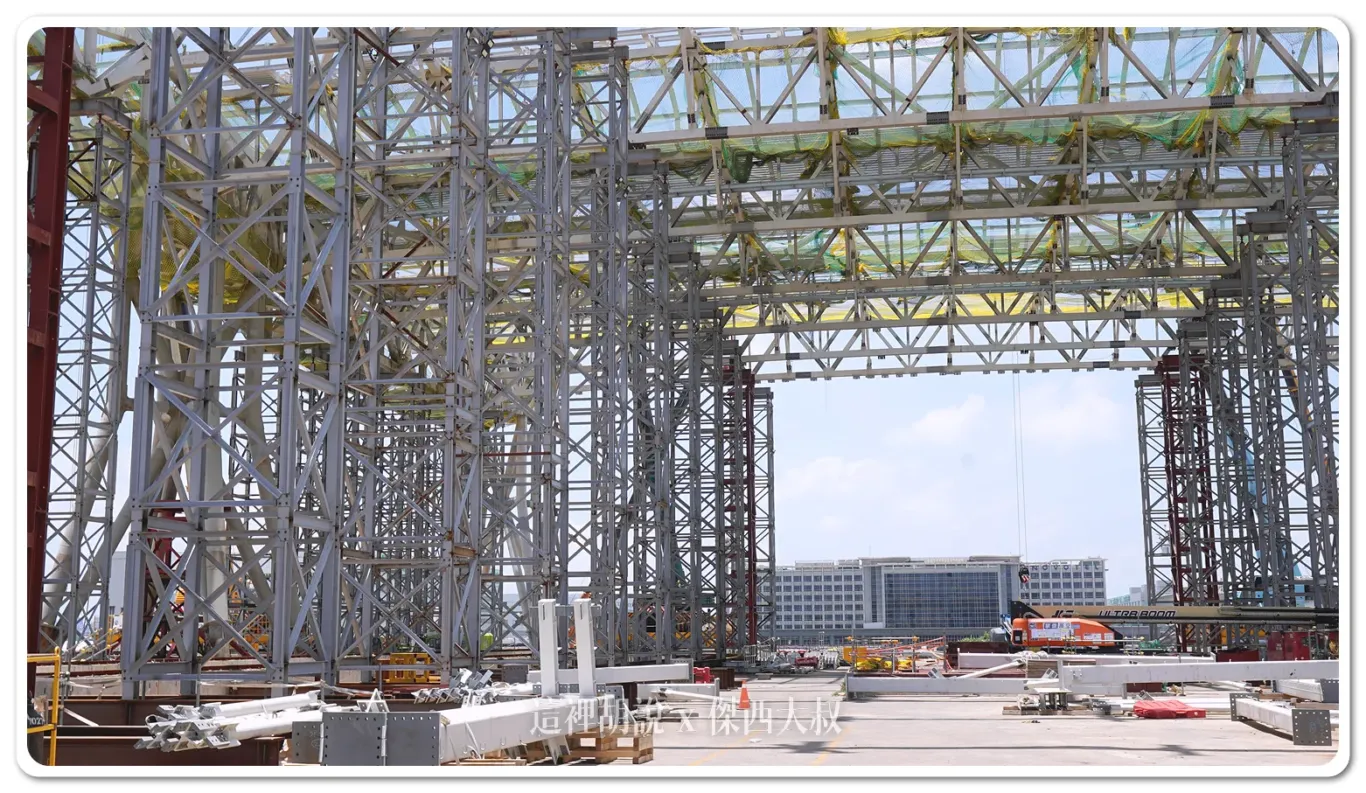 桃園機場第三航廈本體建築 吊掛當中的雲頂天花 2024-07 歷史記錄：北廊廳