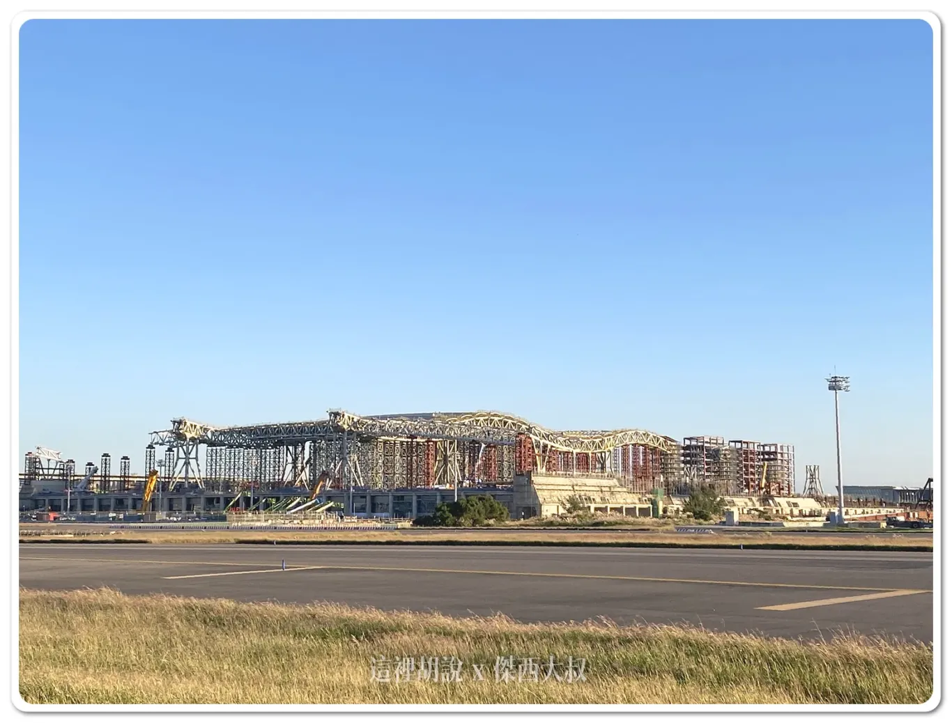 桃園機場第三航廈本體建築 吊掛當中的雲頂天花 2024-07 歷史記錄：北廊廳