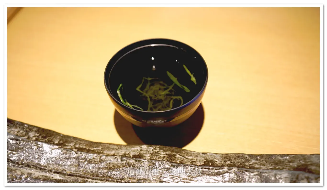 附餐還有一碗簡單的熱湯 附餐還有一碗簡單的熱湯