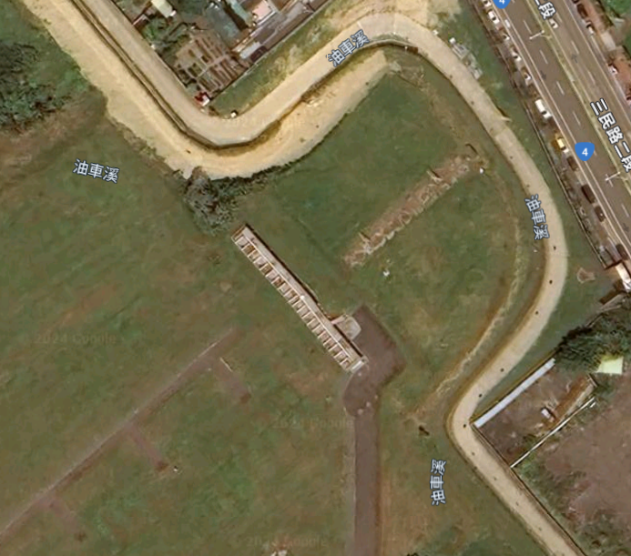 桃園機場23跑道頭混凝土為基底左右定位台（不是土堆）
