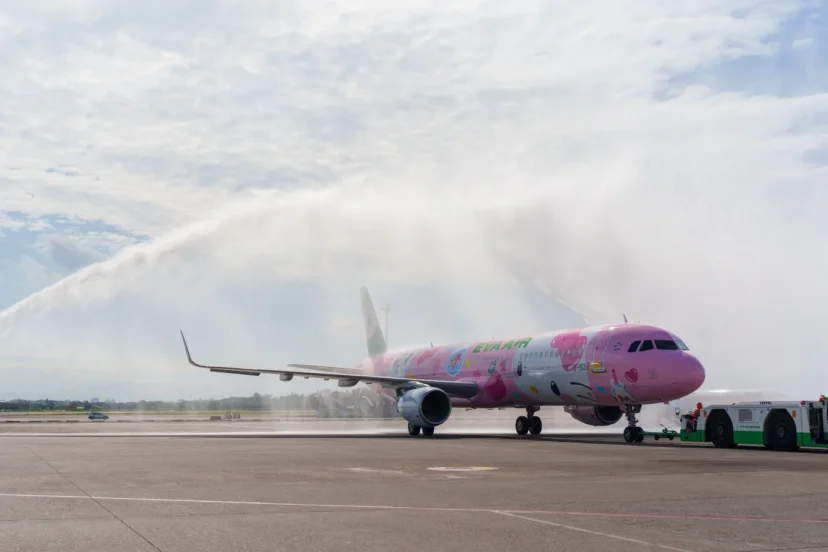 長榮航空全新Hello Kitty彩繪機「粉萌機」亮麗登場 首飛台北-仙台 - 這裡胡說 JL TALKS 長榮航空全新Hello Kitty彩繪機「粉萌機」亮麗登場 首飛台北-仙台 - 這裡胡說 JL TALKS