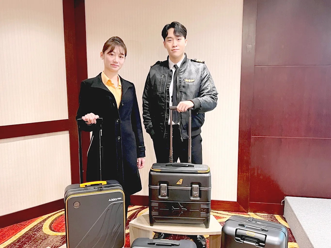 針對機師、客艙組員之工作性質需求，量身規劃出2款配合工作需用的虎翼箱