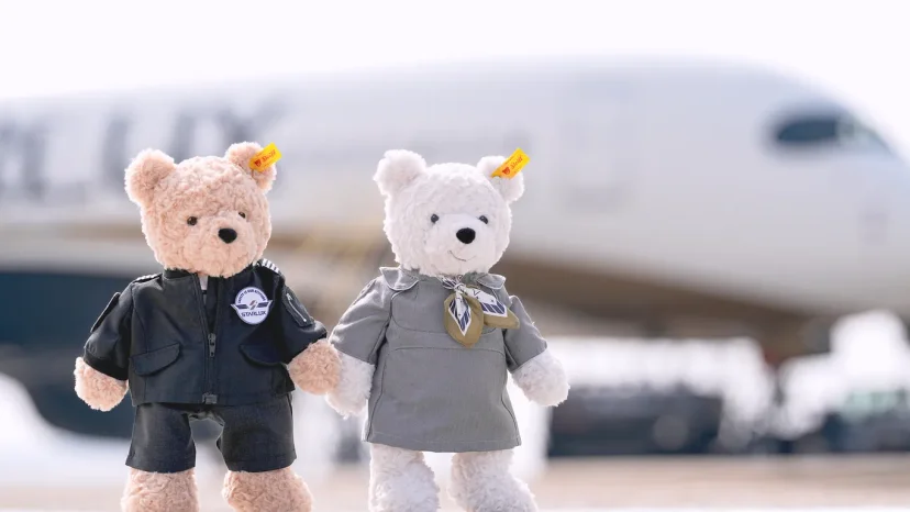 組員制服同款 德國Steiff機師熊和空服熊 星宇航空新周邊商品 - 這裡胡說 JL TALKS