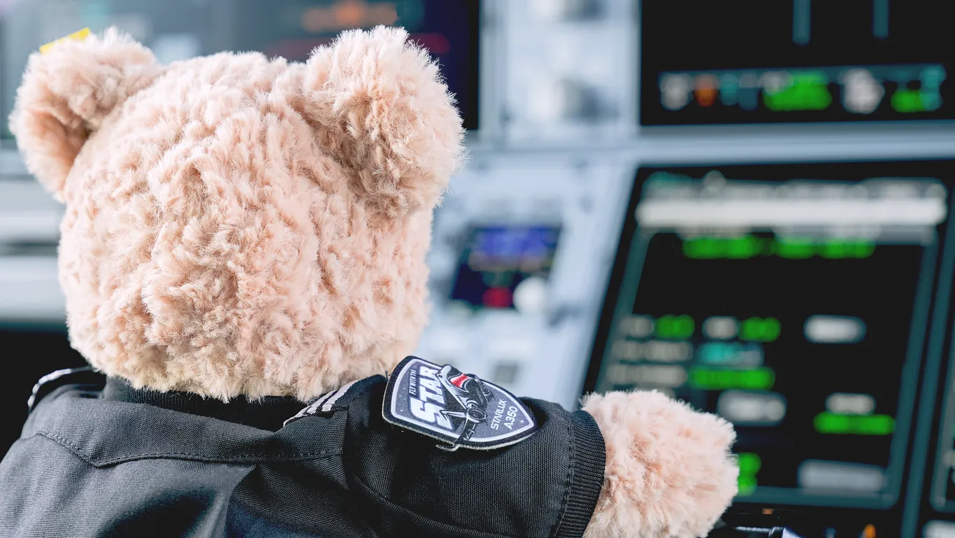 組員制服同款 德國Steiff機師熊和空服熊 星宇航空新周邊商品:機師熊以及空服熊設計 組員制服同款 德國Steiff機師熊和空服熊 星宇航空新周邊商品:機師熊以及空服熊設計