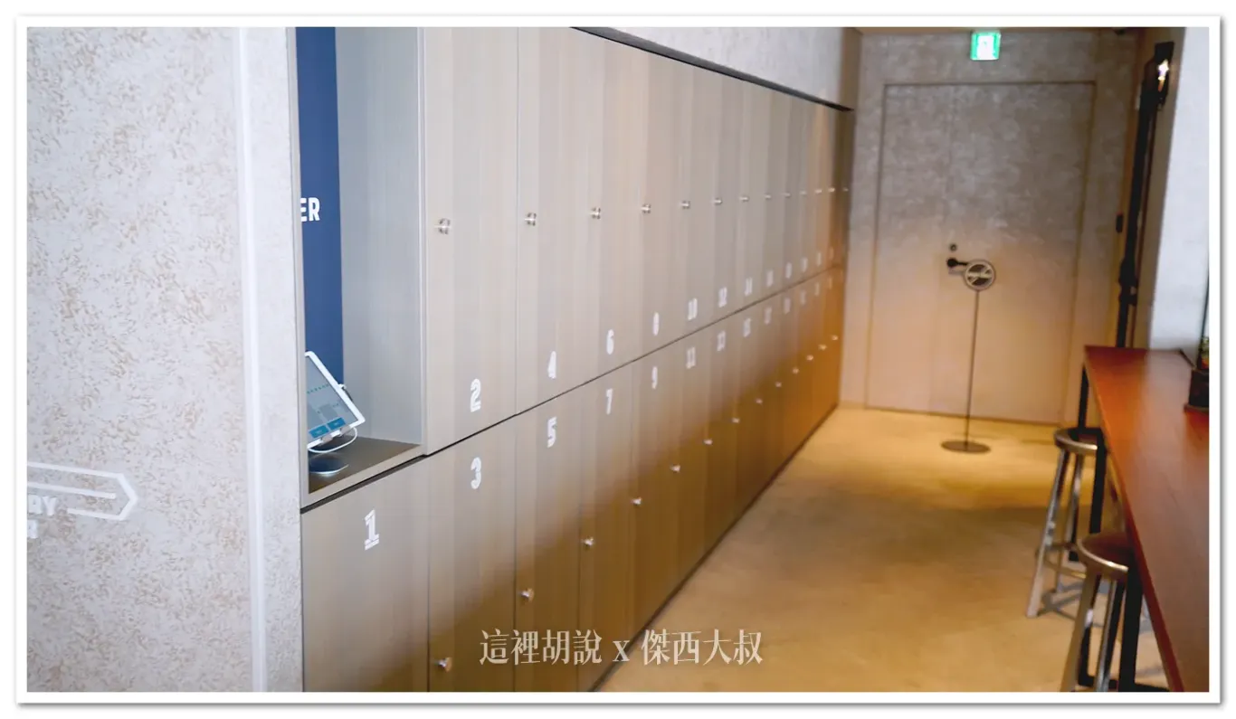 有寄物需求的旅客,飯店在二樓設置了大量的寄物櫃臺,可以自行操作 有寄物需求的旅客,飯店在二樓設置了大量的寄物櫃臺,可以自行操作