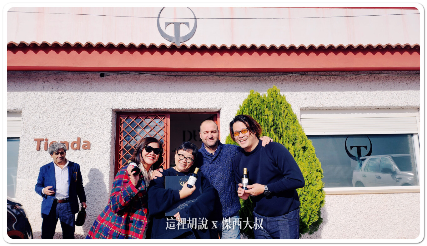 跟TT的老闆合影 跟TT的老闆合影